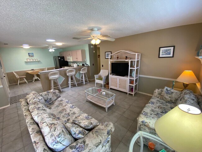 Building Photo - Great Location Turnkey Villa In The Villag...