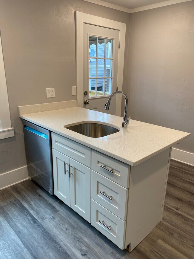 Building Photo - 406 S 3rd Ave