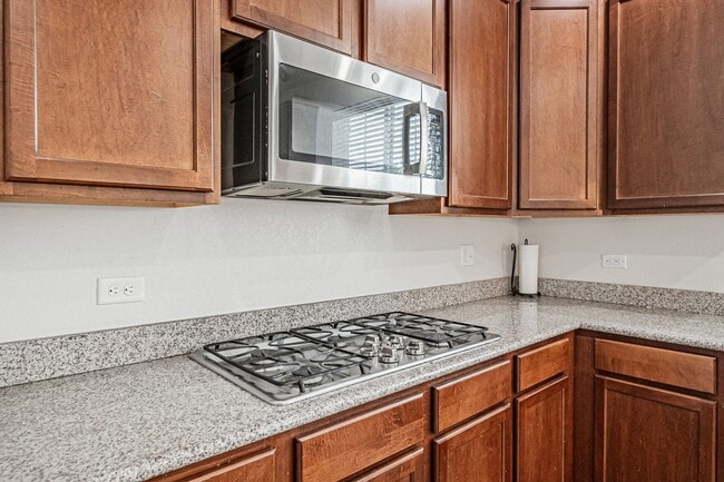 Building Photo - Spacious 5BD, 4BA Castle Rock Home with Fi...