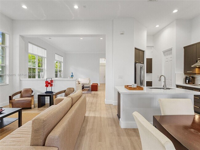 Building Photo - 11339 NW 71st St