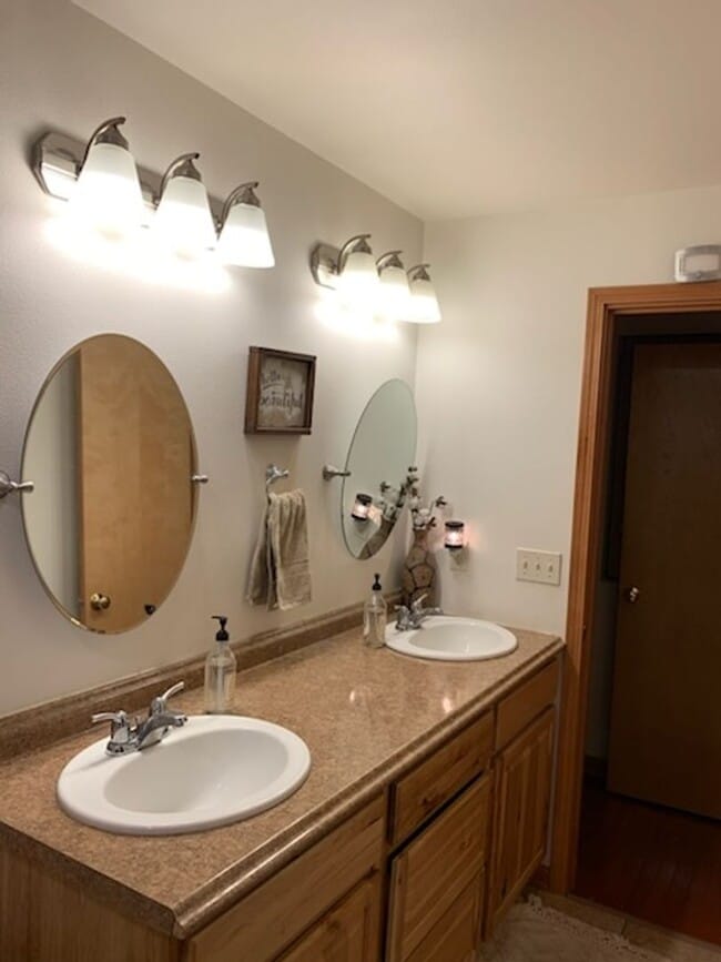 Building Photo - 1238 W 12th St