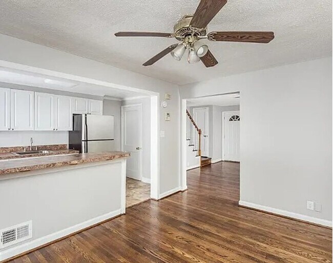 Building Photo - Desirable Dundalk Maryland 3 bedroom3 Full...