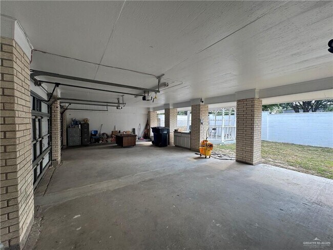 Building Photo - 26 Harvey Dr W
