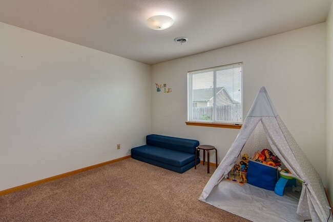 Building Photo - Italian Estates Property Management