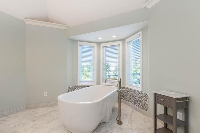 Building Photo - {5801} Spacious 2 Story Home in highly des...