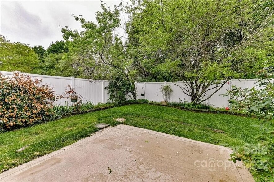 Backyard - 5072 Parkview Way