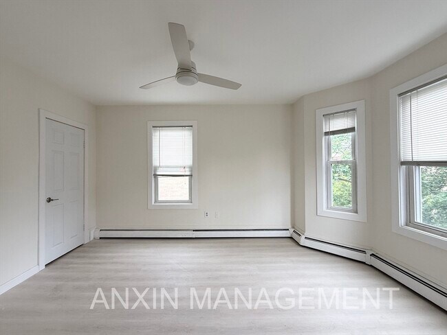 Primary Photo - 144 Spring St