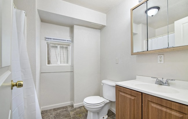 Building Photo - Selling - River Street