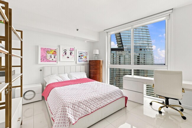 Building Photo - 465 Brickell Ave