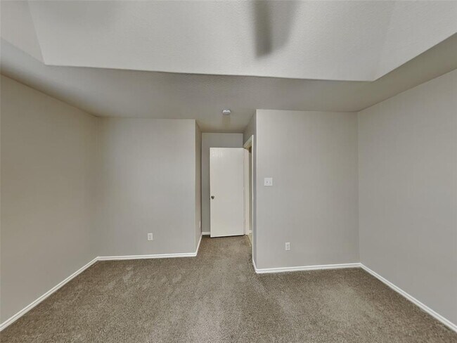 Building Photo - 2311 Shady Birch Dr