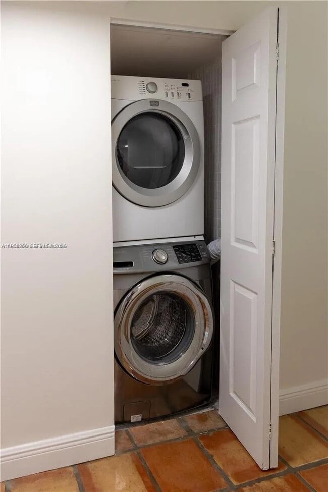 Building Photo - 6423 Collins Ave