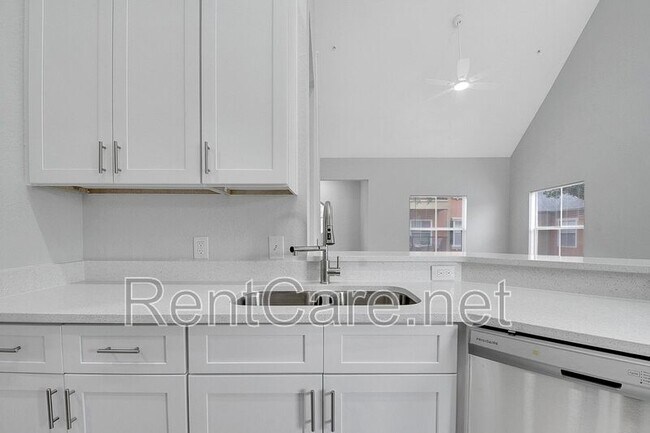 Building Photo - 6005 Westgate Dr