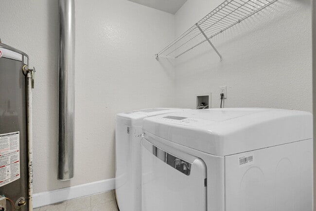 Building Photo - $2,695- 3 Bed, 3 Bath Updated Townhouse wi...