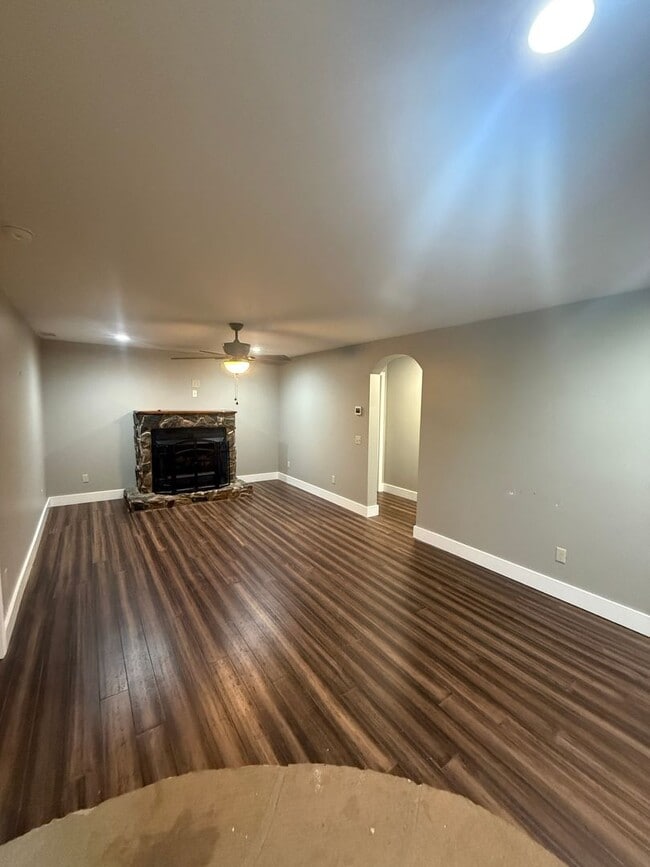 Building Photo - 167 Wagon Wheel Ln