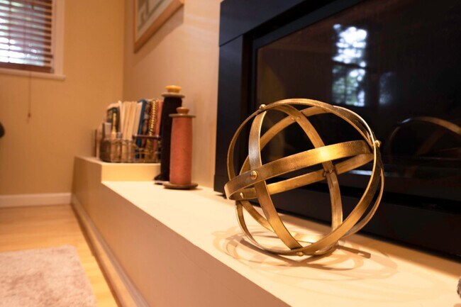 Building Photo - Amazingly Beautiful Fully Renovated 4BR/DEN/3FB/GAR North Bethesda Home