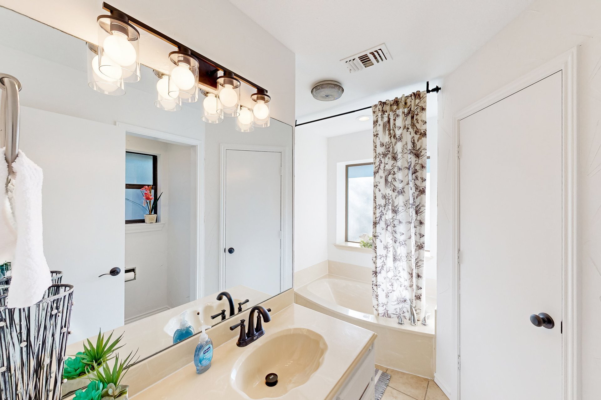 Building Photo - 941 Lakeridge Dr