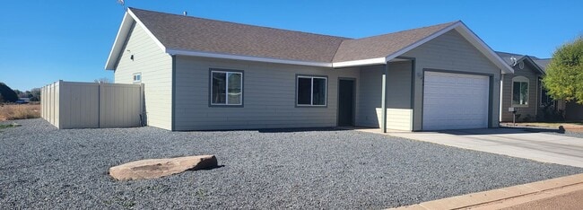 Primary Photo - 3 bed/2 bath House with private Hot Tub