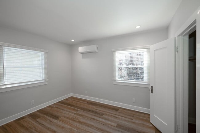 Building Photo - val540