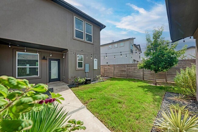 Building Photo - 5408a Baythorne Dr