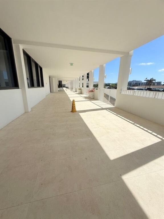 Building Photo - 2101 S Ocean Dr