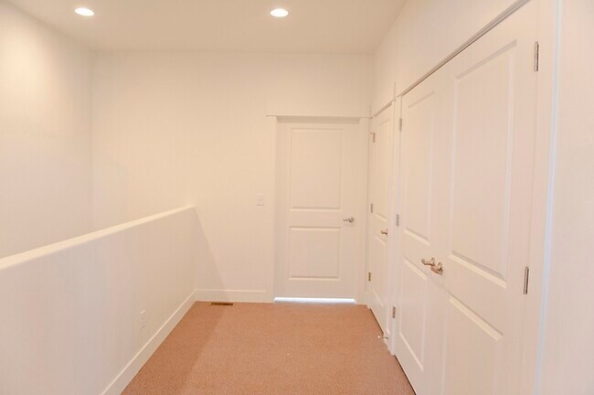 Building Photo - 155 N Main St