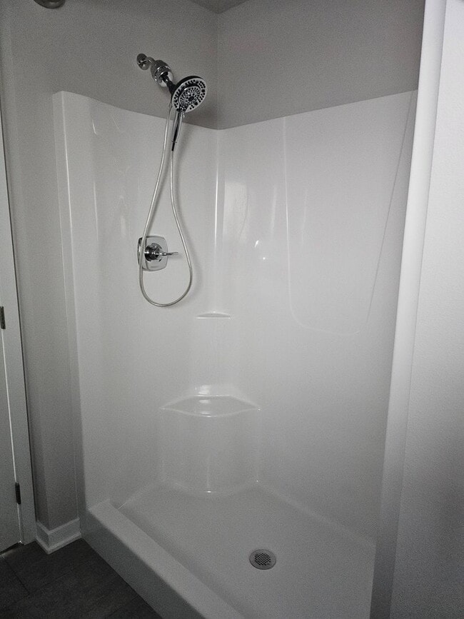 Building Photo - 3 Bed / 2.5 Bath Home in Norwalk. Move-In Special: Get 1 month FREE with an 18-Month Lease!