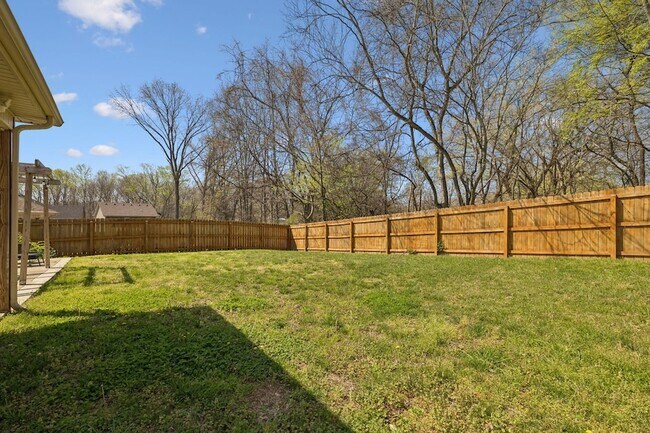 Building Photo - 833 Lutz Ln