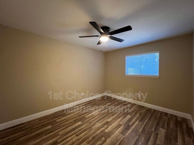 Building Photo - 1020 Pleasant Valley Ln