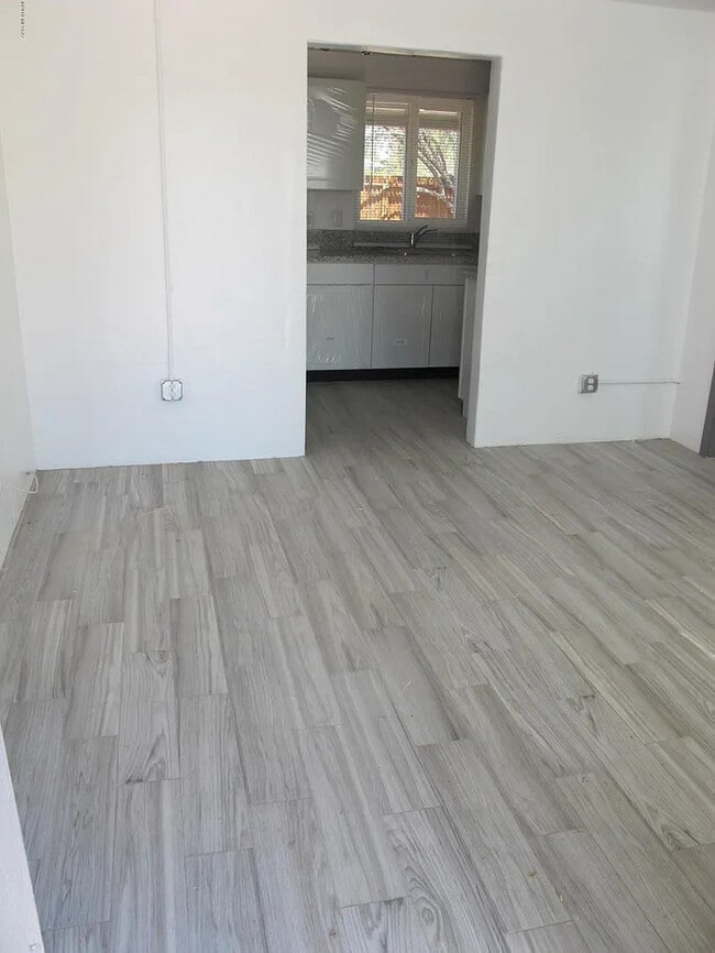 Building Photo - House for Rent