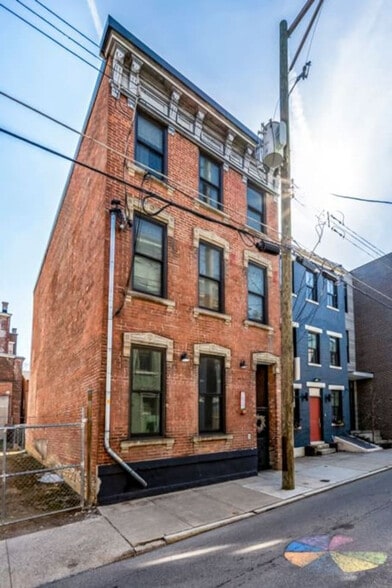 Building Photo - 1626 Pleasant St