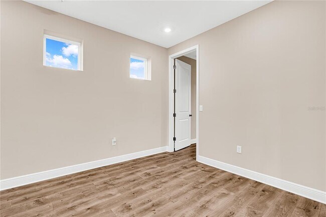 Building Photo - 10205 Pearson Ave