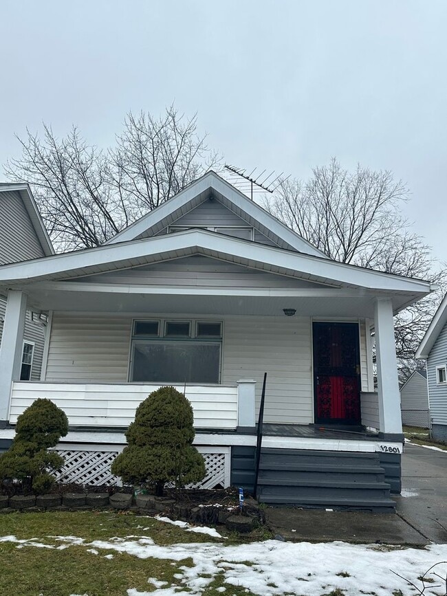 Building Photo - 4bd Single Section 8