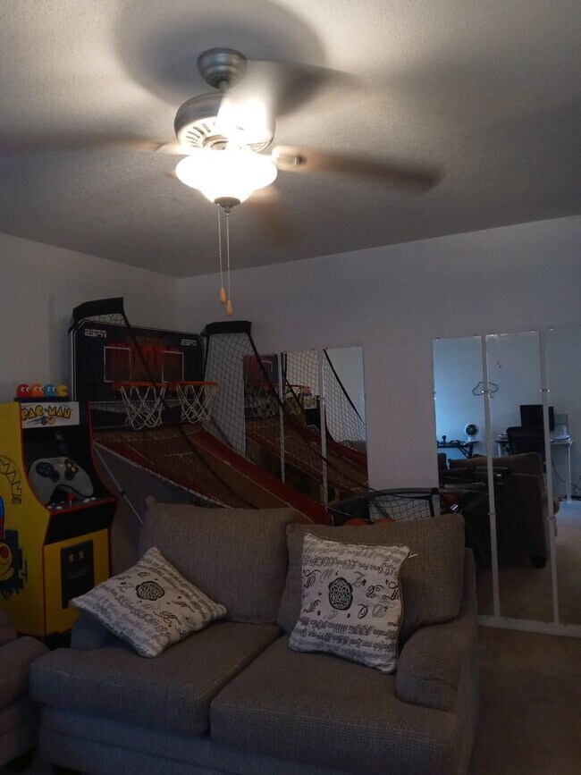 Building Photo - Enchanted Hills