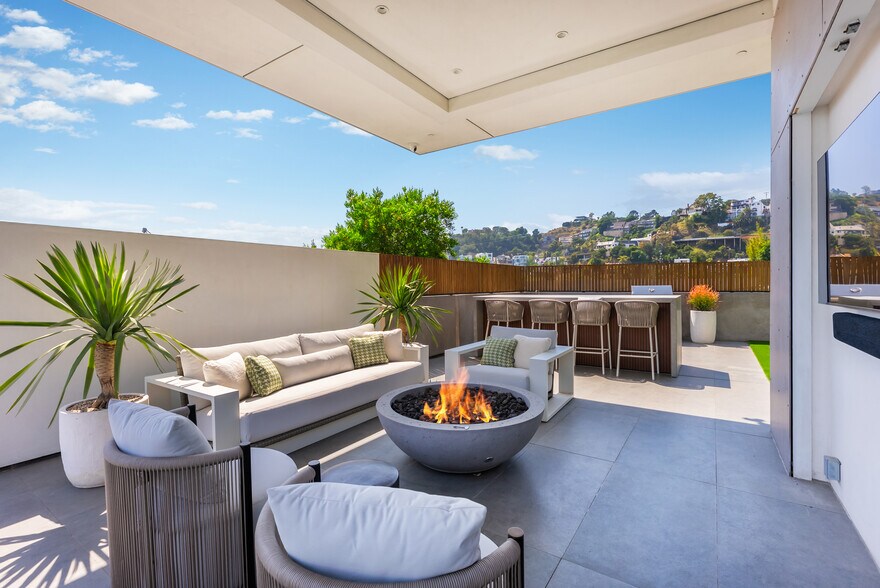 Building Photo - 1807 Blue Heights Dr