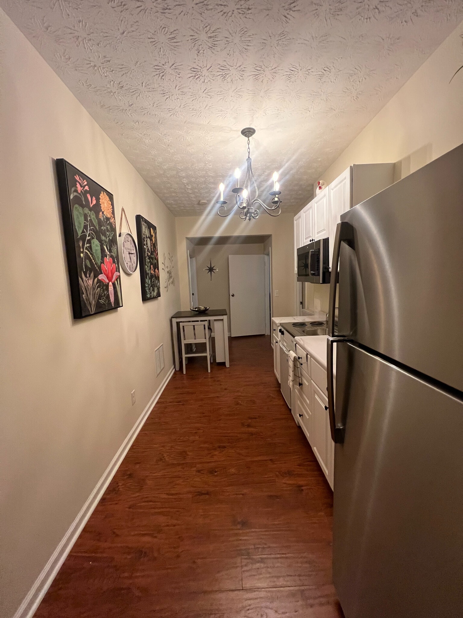 Building Photo - Room in Apartment on Hill Station Ct