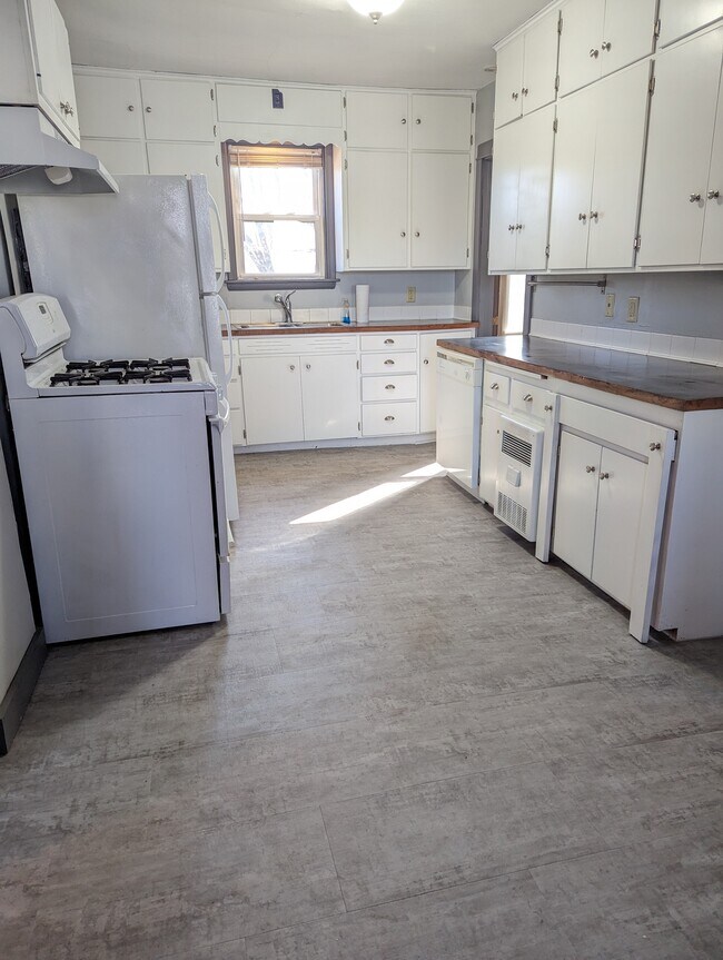 Kitchen 1 - 1015 E Gorham St