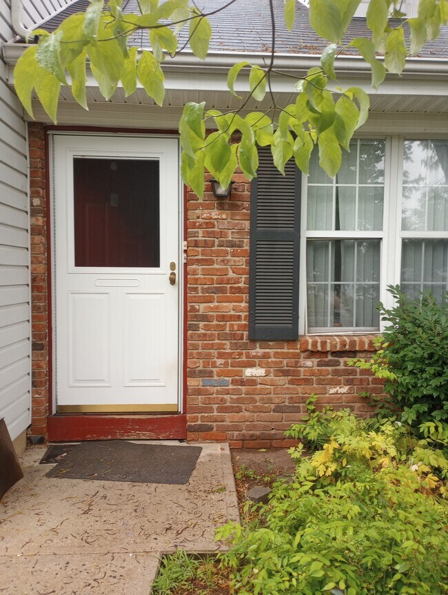 Primary Photo - 232 Tintern Ct