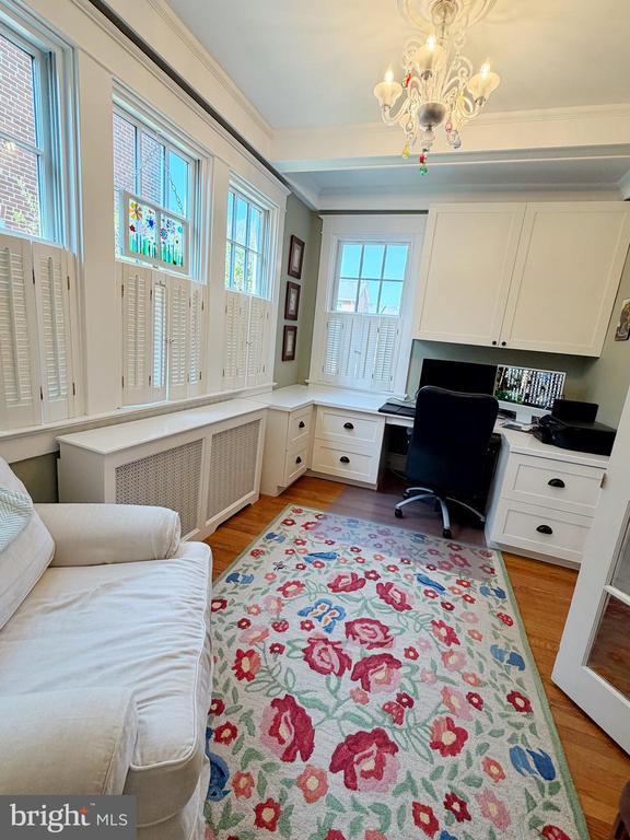 Building Photo - 12 W Oak St