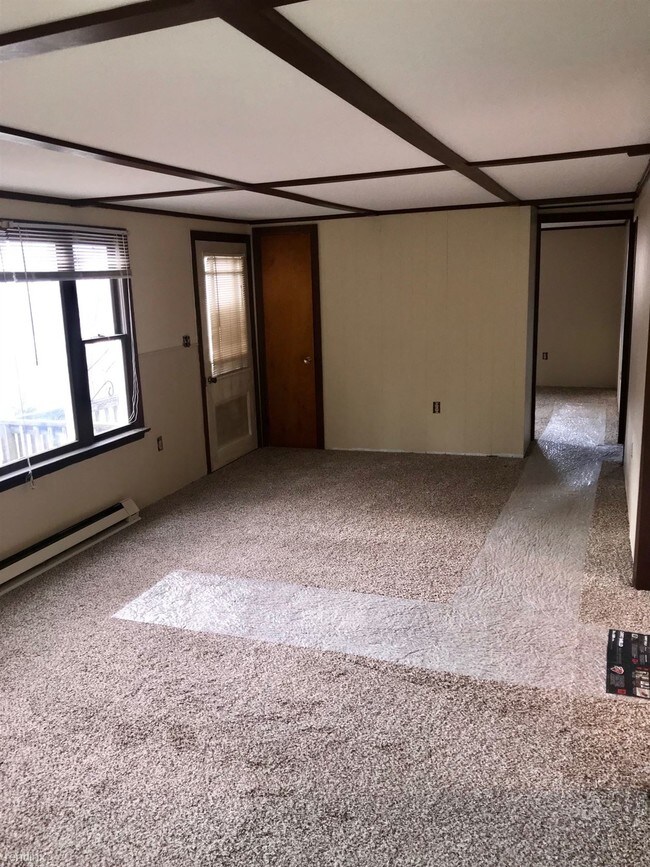 Building Photo - 2 br, 1 bath Apartment - 2 Albert Ln Apt 6 #6