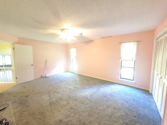 Building Photo - 11609 Parkview Ln