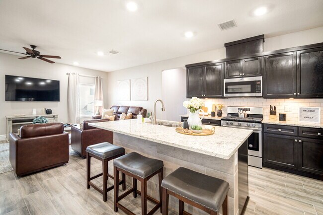 Building Photo - "Spacious 3-Bedroom Duplex with Granite Elegance in El Paso – 1469 Sq Ft of Modern Comfort!"