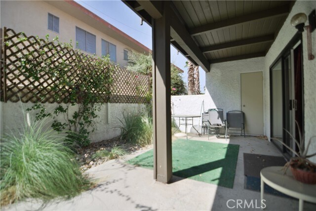 Building Photo - 250 E San Jose Rd