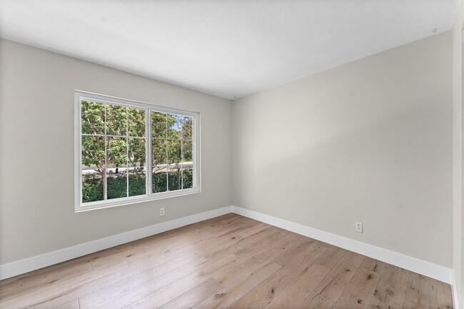 Building Photo - Beautiful 2 Bedroom Condo in Anaheim Hills !