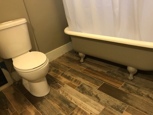 Building Photo - smi01 - SE Ankeny