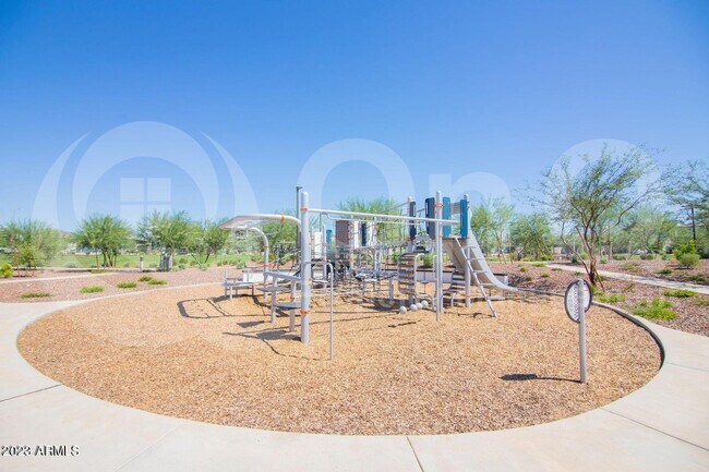 Building Photo - 4811 E Village Dr