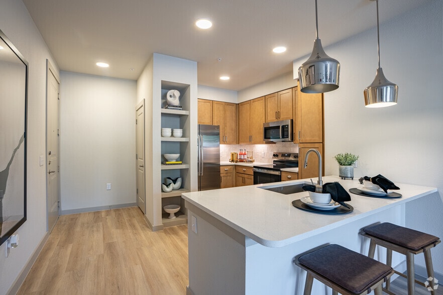 1BR-1BA-743SF-Kitchen - The Isla