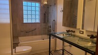 Building Photo - 125