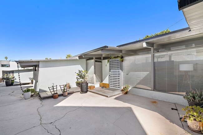 Building Photo - 139 W Canada