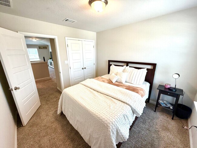 Building Photo - COMING SOON! GORGEOUS Two-Story 4 Bedroom ...