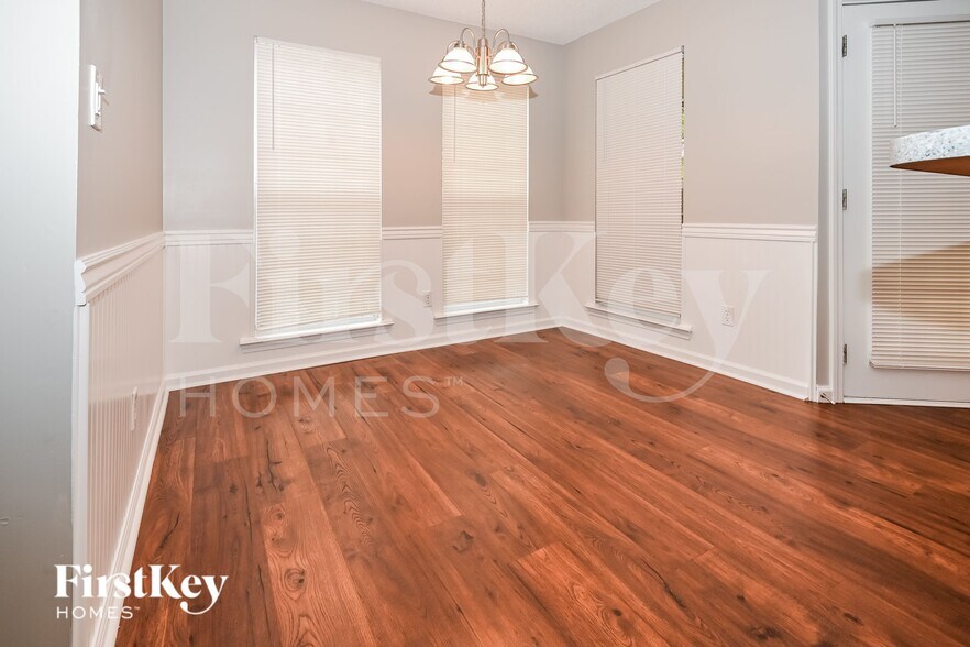 Building Photo - 3235 Leicester Dr